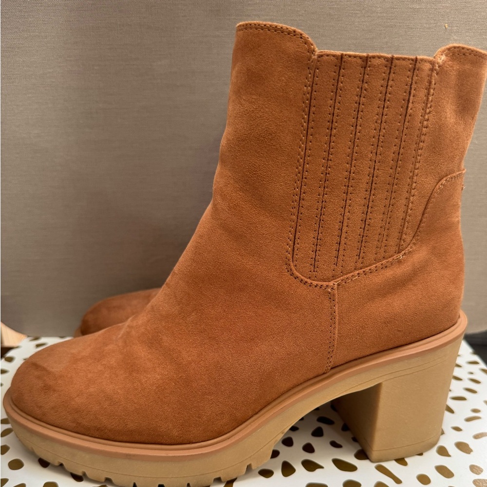 Universal Thread Brown Heeled Boots